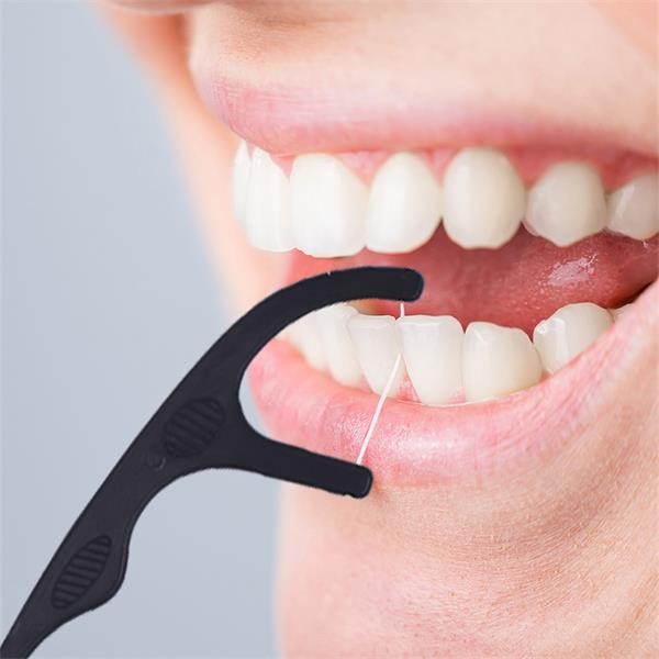 SPOTLIGHT Oral Care Floss Picks For Whitening Teeth
